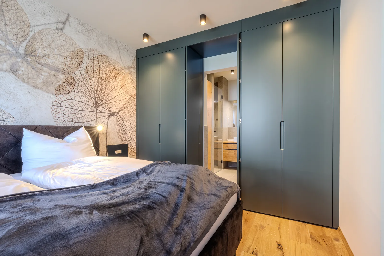 Materialien und Oberflächen im Showroom