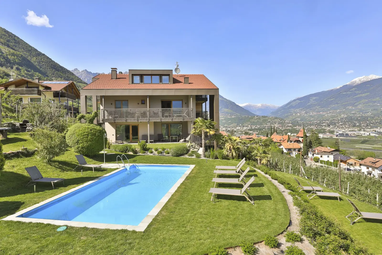 Obergluniger Tscherms — Pension mit Pool, Garten und Blick über das Etschtal